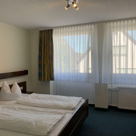 Hotel Lindenhof Мосбах Экстерьер фото